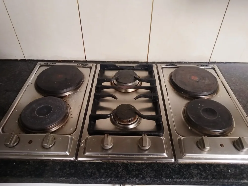 Technician providing stove repair service in Durban North